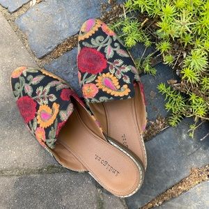 Indigo Rd. Embroidered Floral Mules, size 9.5